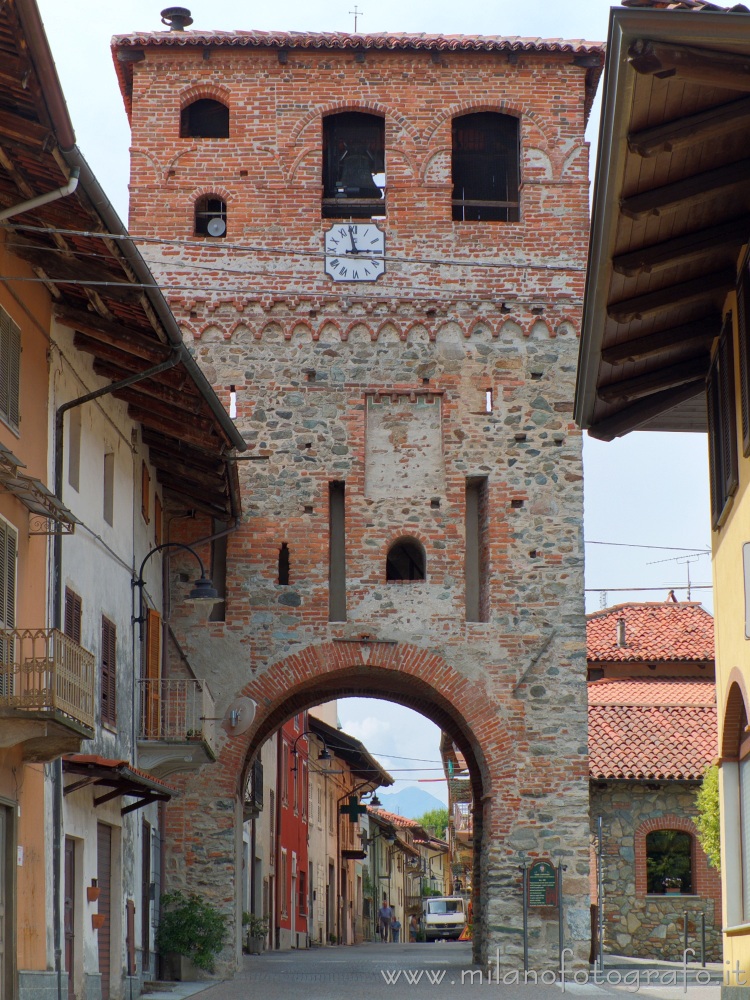 Piverone (Torino, Italy) - Antique tower access door to the town